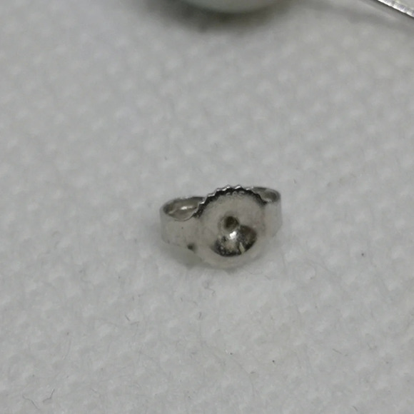 ✨ 14k Lustrous Tahitian-Style Pearl Stud Earrings. ✨ - Picture 4 of 5